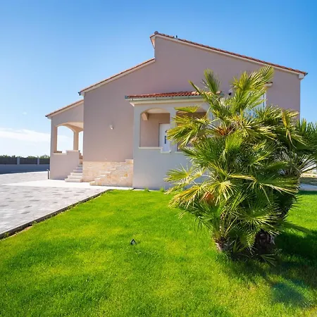 Dalmatia Bei 펜션 *