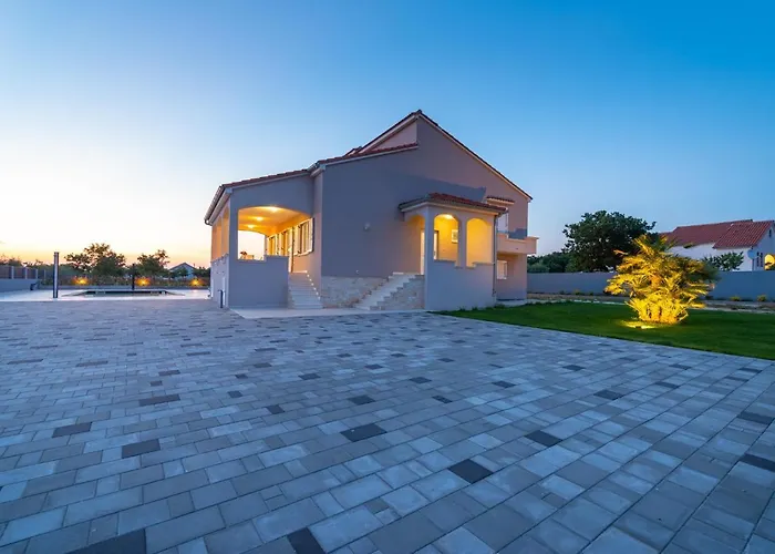 Dalmatia Bei 펜션 *